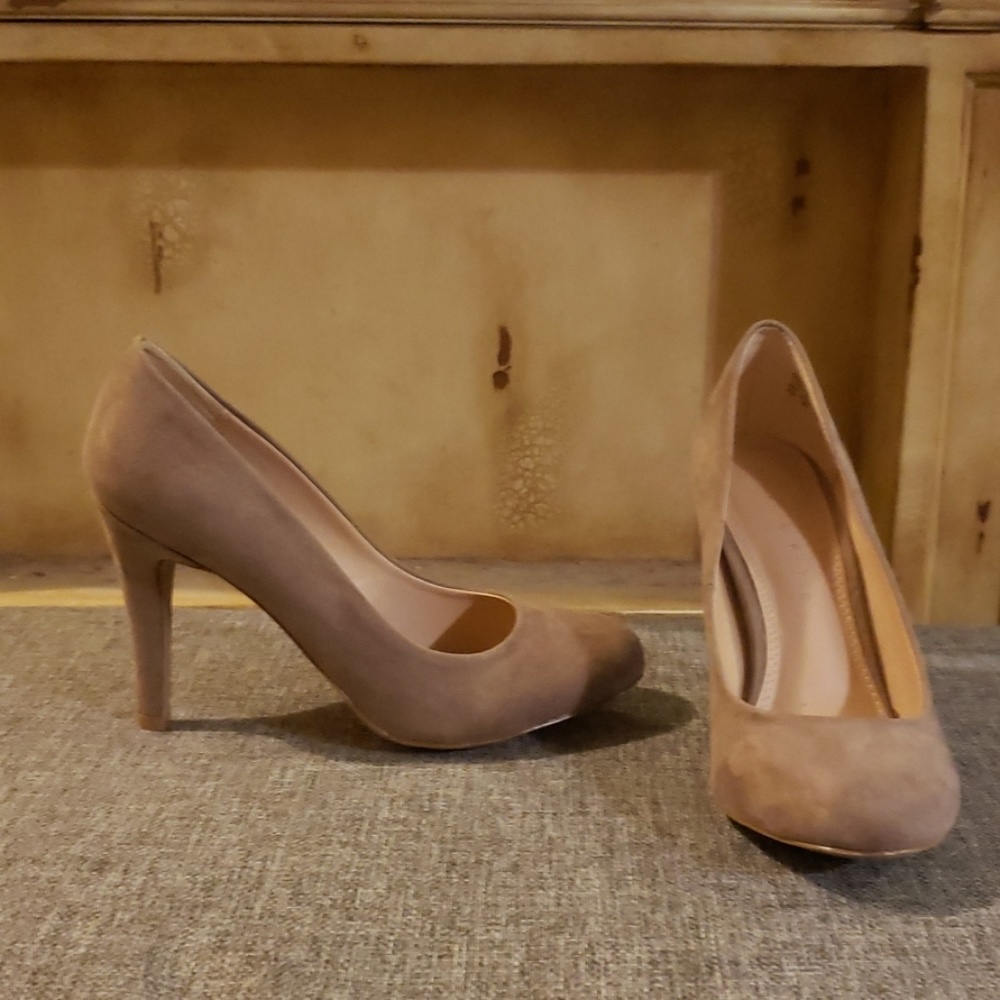 Closed toe heels